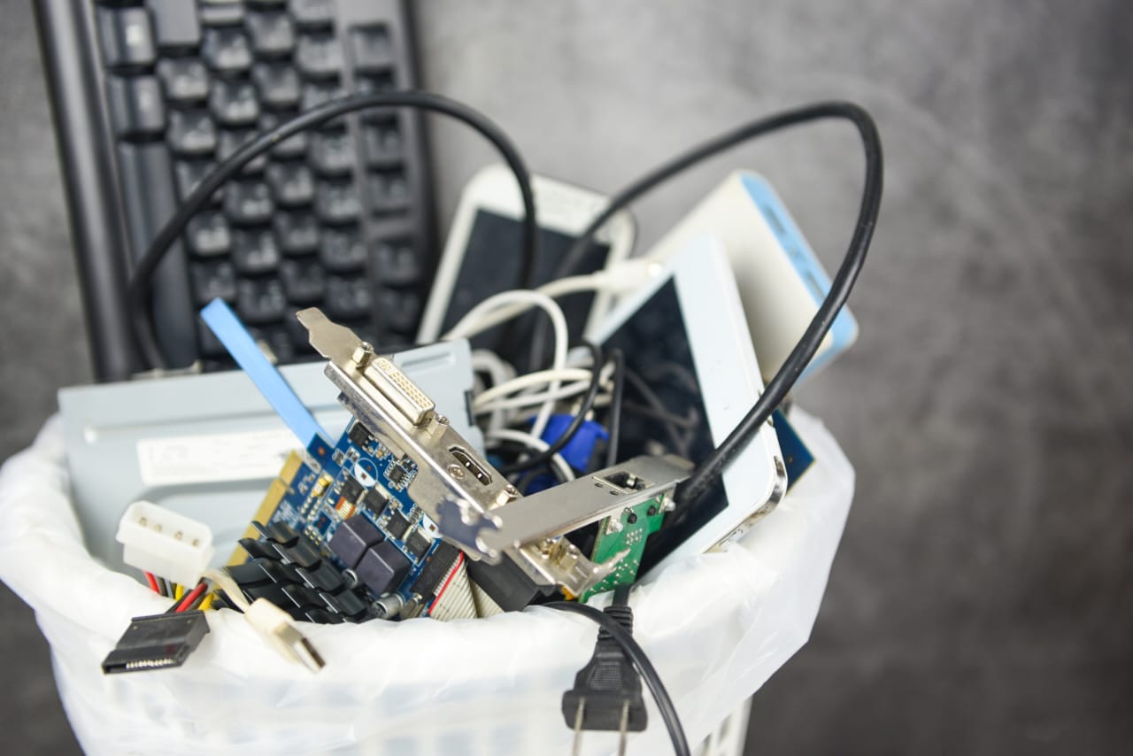A questão crucial: Onde descartar eletrônicos velhos?